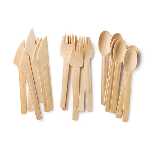 Juego de cubiertos de bambú surtido que incluye cucharas, tenedores y cuchillos. Juego de cubiertos de bambú surtido que incluye cucharas, tenedores y cuchillos.
