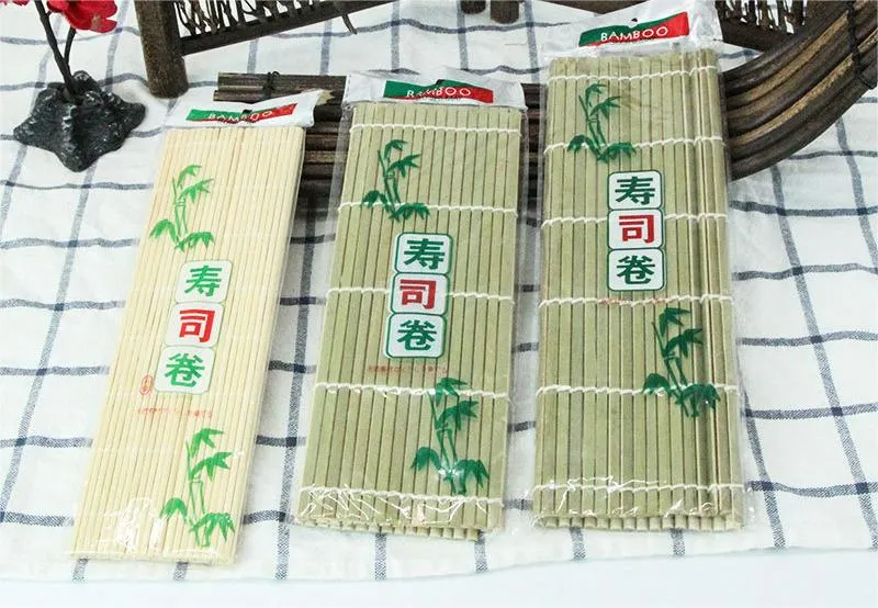 Einzeln verpackte Bambus-Sushimatten in Natur- und Grüntönen
