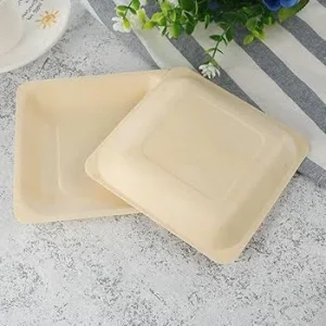 Round wooden plates in natural light finish