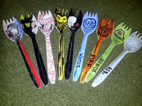 Verzierte Sporks mit Cartoon- und Element-Designs